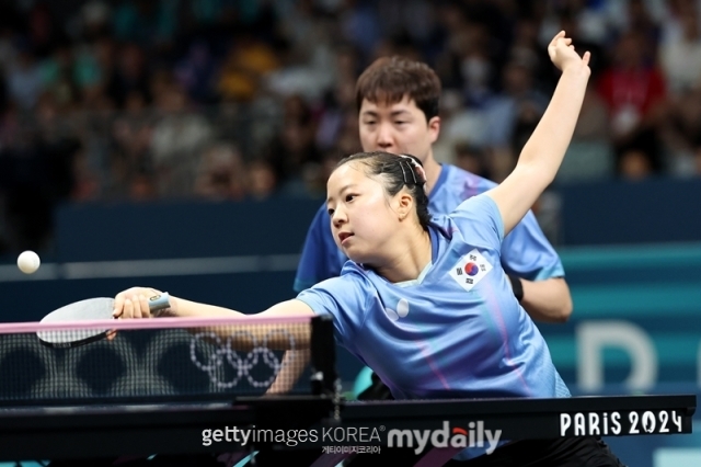 탁구 혼합복식 동메달을 딴 직후 포옹하고 있는 임종훈-신유빈./게티이미지코리아