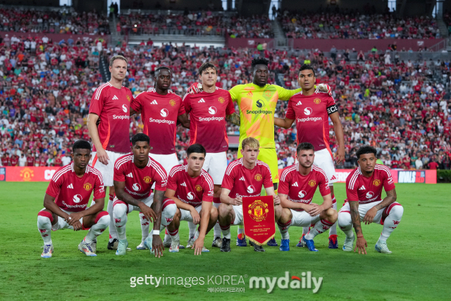 유럽축구 통계매체 트랜스퍼마크트는 25일(현지시간) 2024-25시즌 UEFA 유로파리그에 출전하는 선수 중 시장가치가 높은 선수들로 구성된 베스트11을 선정해 소개했다. 베스트11 중에선 맨체스터 유나이티드(이하 맨유) 소속 선수가 4명으로 가장 많았고 토트넘 소속 선수는 3명으로 뒤를 이었다. 손흥민은 베스트11에 포함되지 못했다./게티이미지코리아