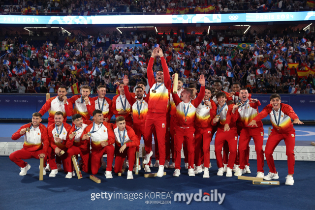 2024 파리 올림픽 금메달을 획득하고 환화하는 스페인 선수들. /게티이미지코리아