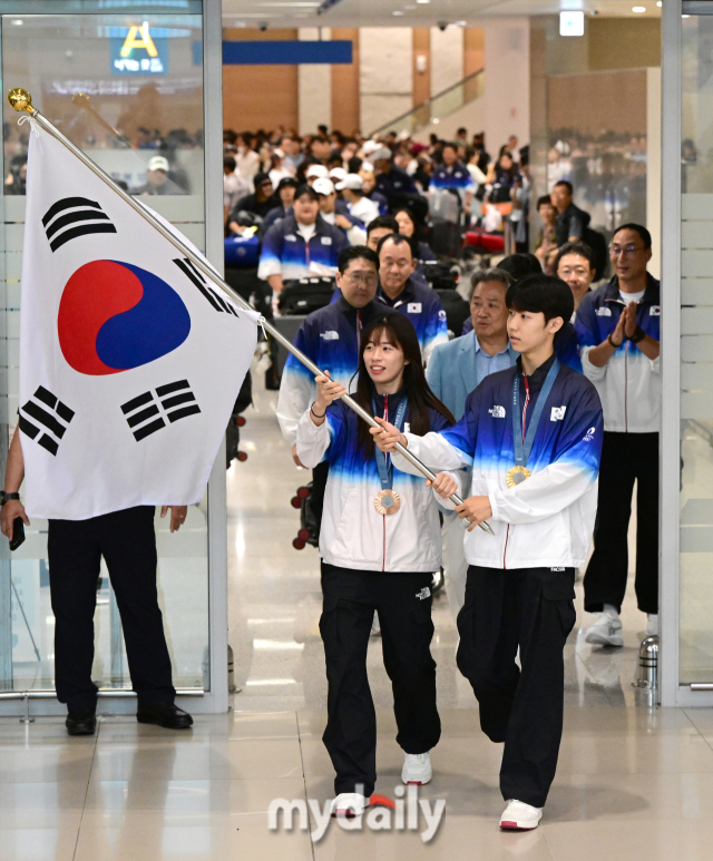 2024년 8월 13일 2024 파리올림픽에 출전한 대한민국 선수단 본진이 인천국제공항을 통해 귀국했다./인천공항=유진형 기자 zolong@mydaily.co.kr