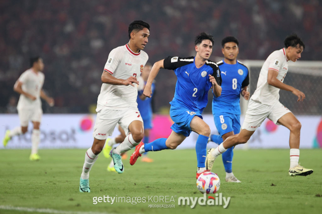 인도네시아 국가대표 출신인 19살 신동 마르셀리노 페르디난이 잉글랜드 축구 두 번째 상위 리그인 잉글랜드 풋볼리그(EFL)에 진출했다. 신태용 인도네시아 국가대표 감독도 그를 선발할 정도로 뛰어난 실력을 갖추었다고 한다. /게티이미지코리아