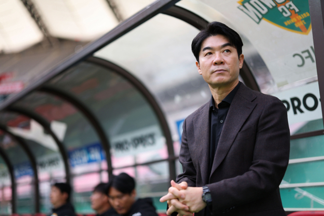 윤정환 강원 감독. /한국프로축구연맹 제공