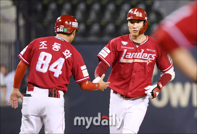 SSG 오태곤이 21일 오후 서울 잠실야구장에서 진행된 