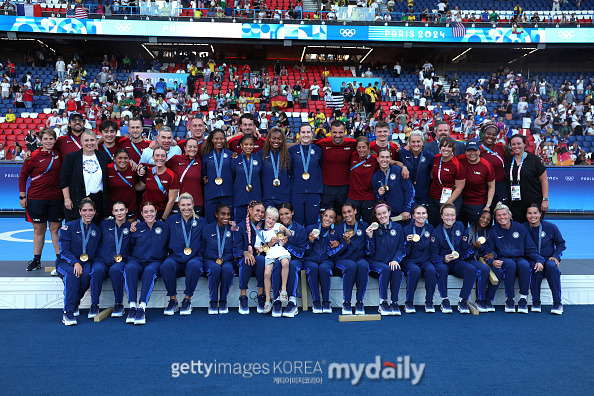 엠마 헤이즈 감독의 미국 대표팀은 2024 파리 올림픽에서 금메달을 따냈다/게티이미지코리아