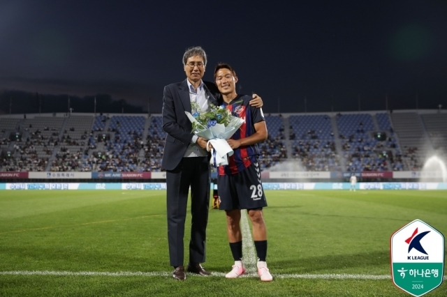 최순호 수원FC 단장과 손준호/한국프로축구연맹