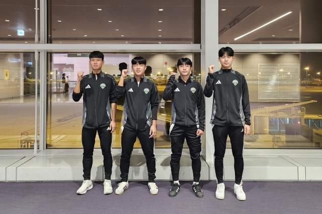 PSV 연수 떠나는 전북 현대 18세 이하(U-18) 선수들(좌측부터 장시우, 노연우, 구교빈, 노현준)/전북 현대