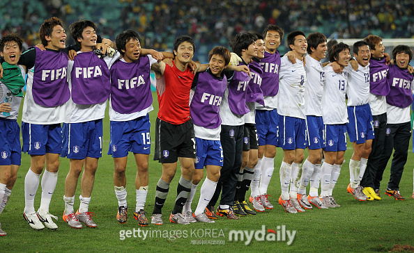 나이지리아와 2-2로 비긴 후 월드컵 16강 진출울 확정 지은 한국 대표팀/게티이미지코리아