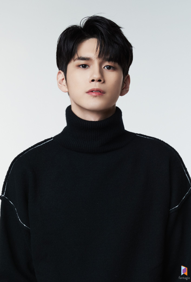 옹성우 / 판타지오