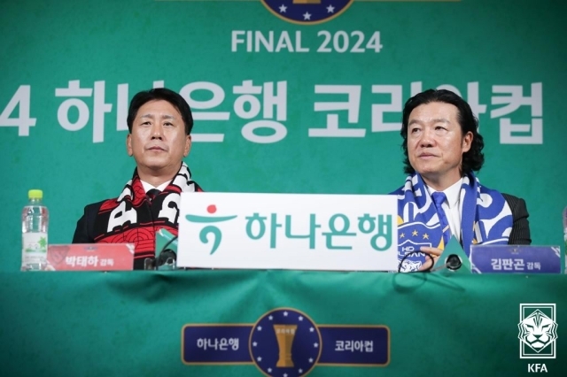 박태하 포항 스틸러스 감독, 김판곤 울산 HD 감독(왼쪽부터)./대한축구협회